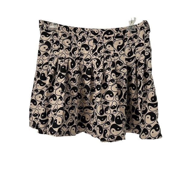 Yin Yang Mini Skirt Pleated Y2K Rue 21 Plus Black Cream Size 1X NEW Alternative - Picture 2 of 6